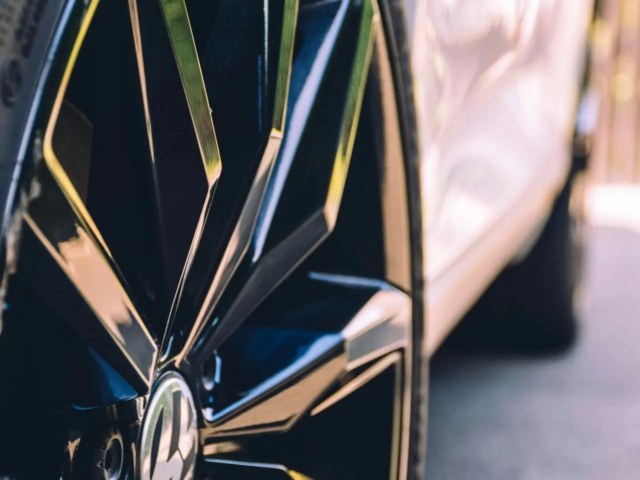 blue and silver car wheel